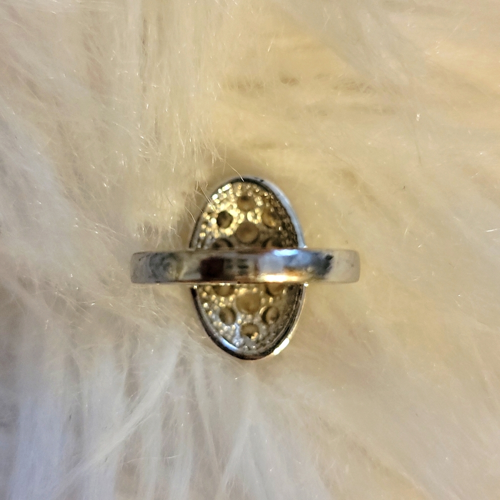 Ring - Picture 4 of 9